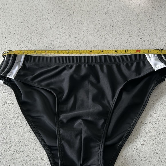Men’s swim brief - Picture 9 of 12
